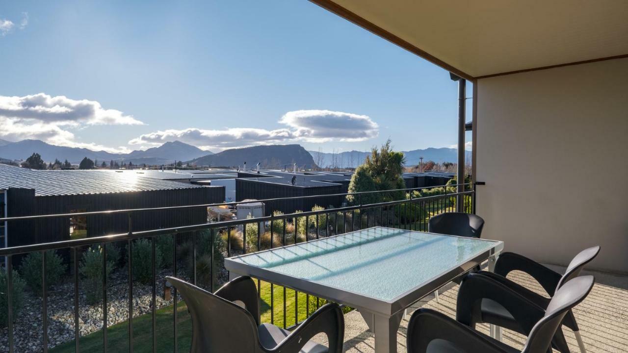 Rocky Mountain Apartment 129 Wanaka Bagian luar foto